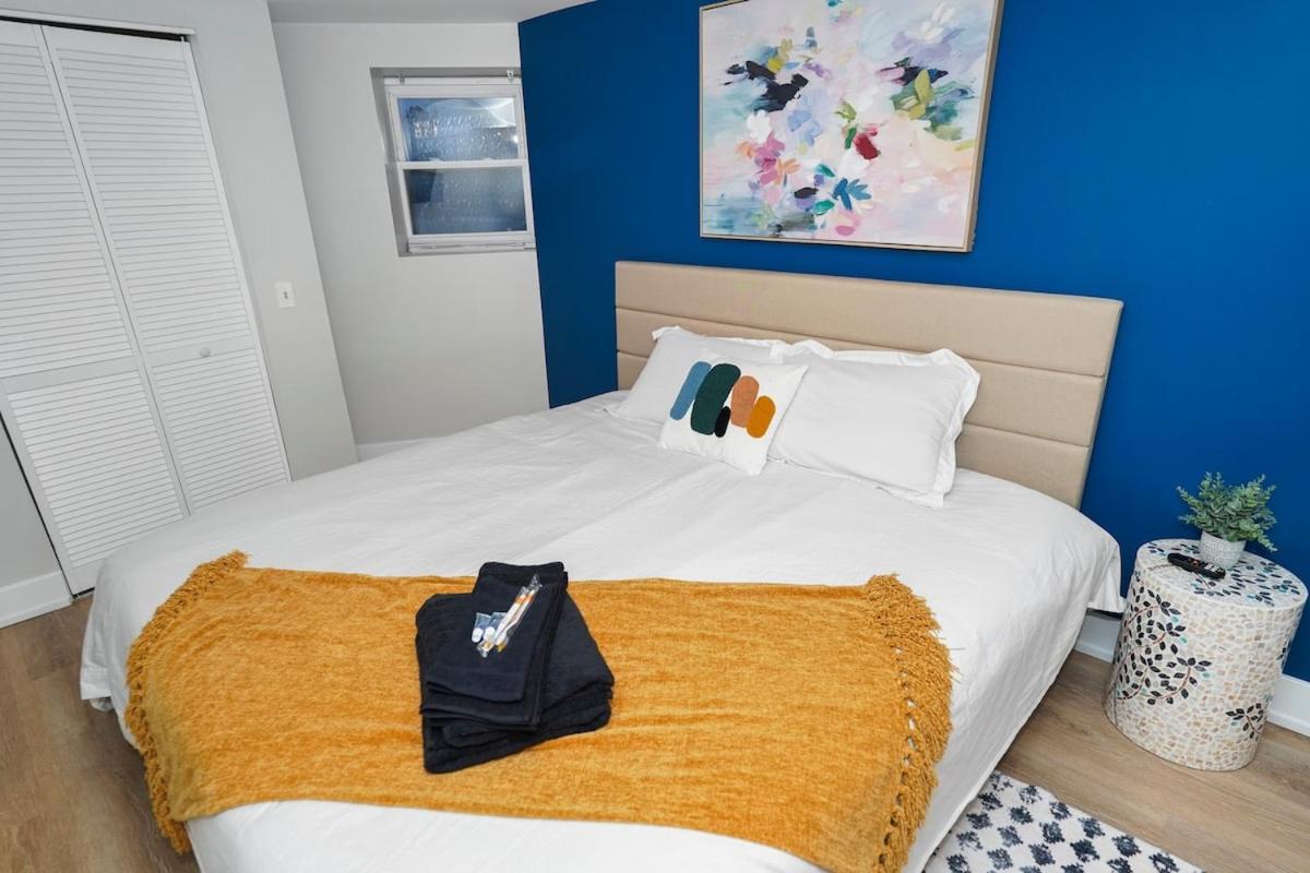 King Bed 6br With Pool Table Sleeps 16 Near Humboldt Park Apartment Chicago