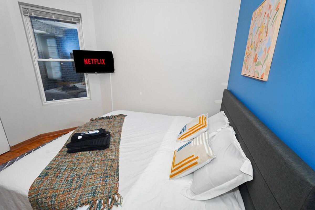 King Bed 6br With Pool Table Sleeps 16 Near Humboldt Park Chicago