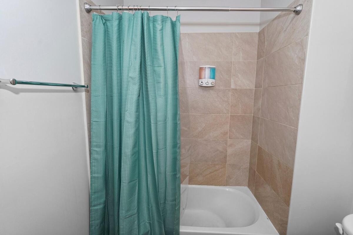 King Bed 6br With Pool Table Sleeps 16 Near Humboldt Park * Chicago