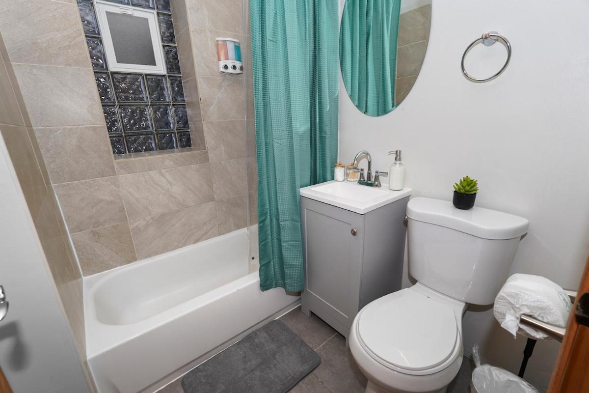 King Bed 6br With Pool Table Sleeps 16 Near Humboldt Park