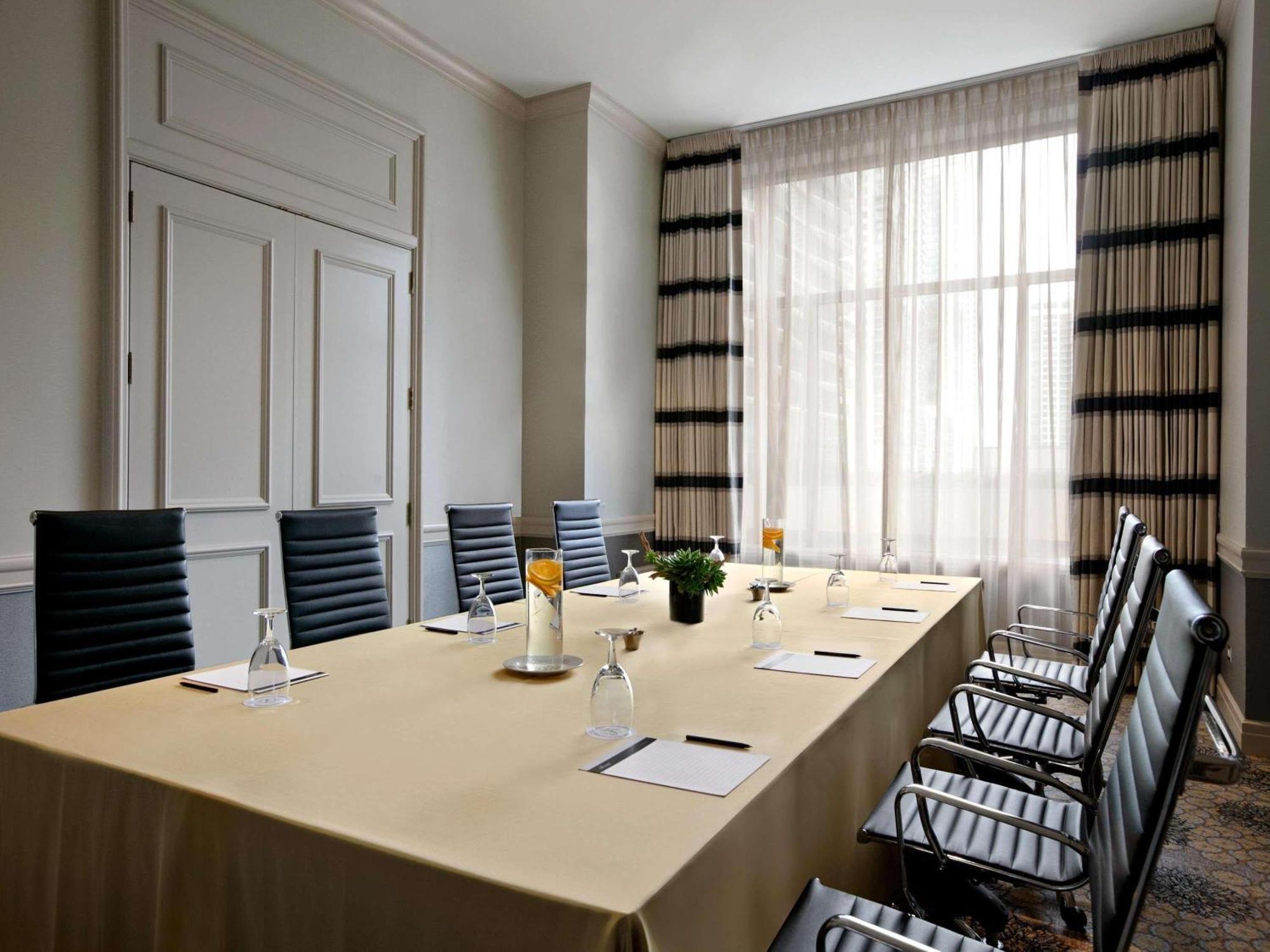 Hotel Fairmont Millennium Park 4*