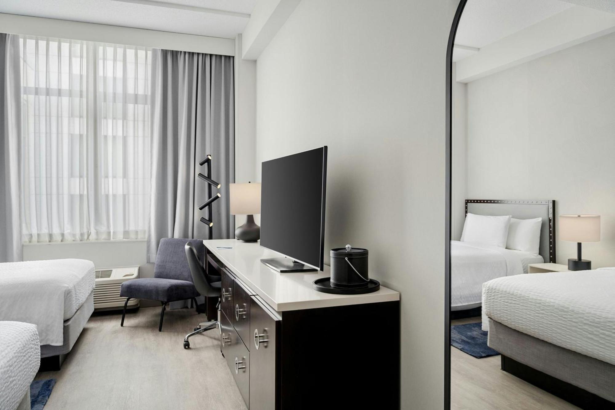 Fairfield And Downtown/ Magnificent Mile 3*