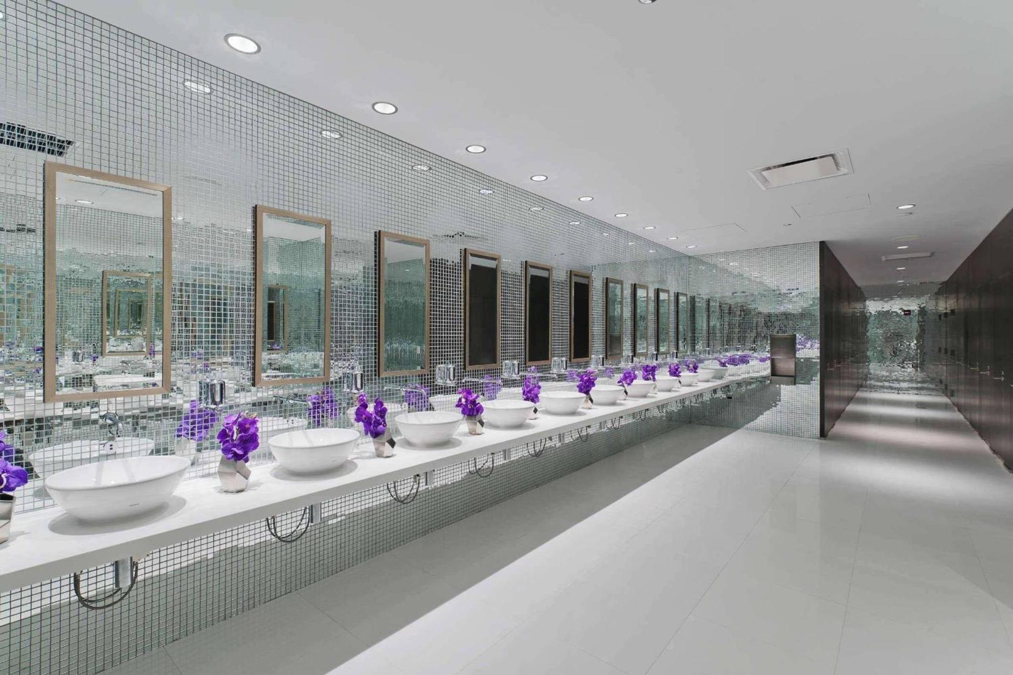 Radisson Blu Aqua Hotel, 4*