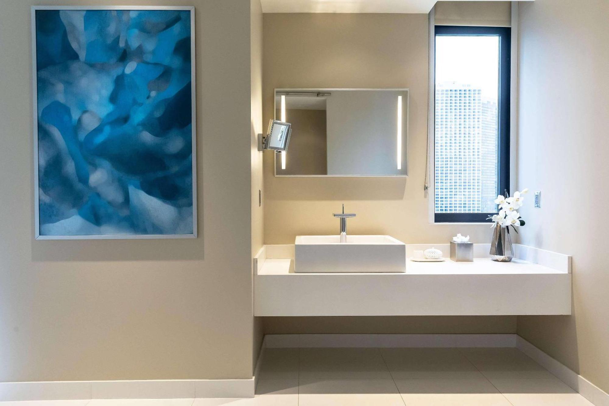 Radisson Blu Aqua Hotel, 4*