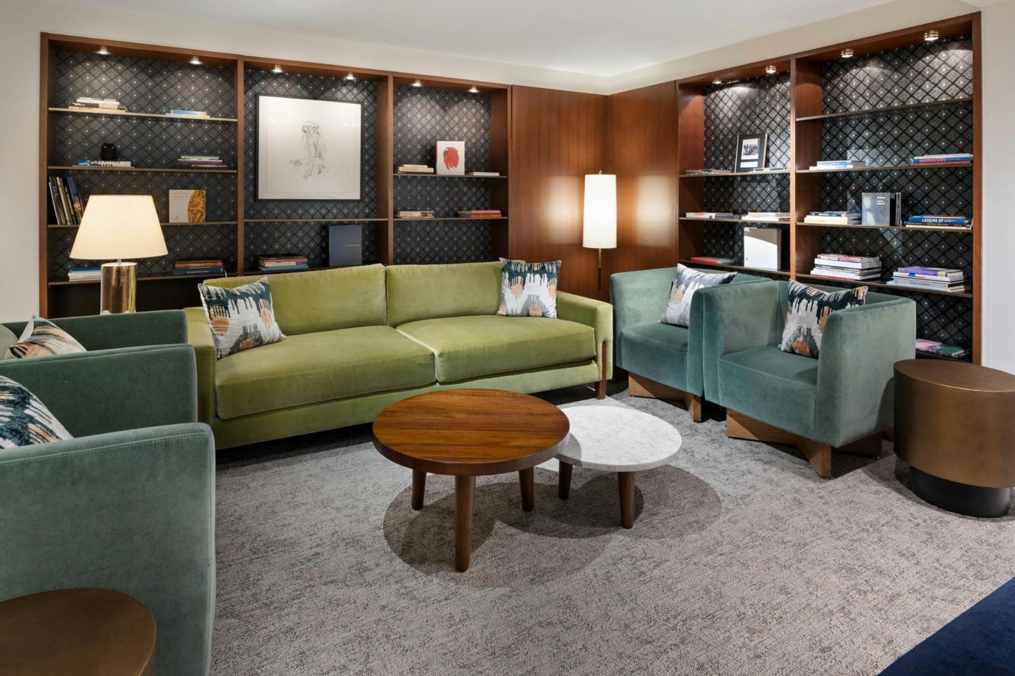 55 Downtown Hotel 4*