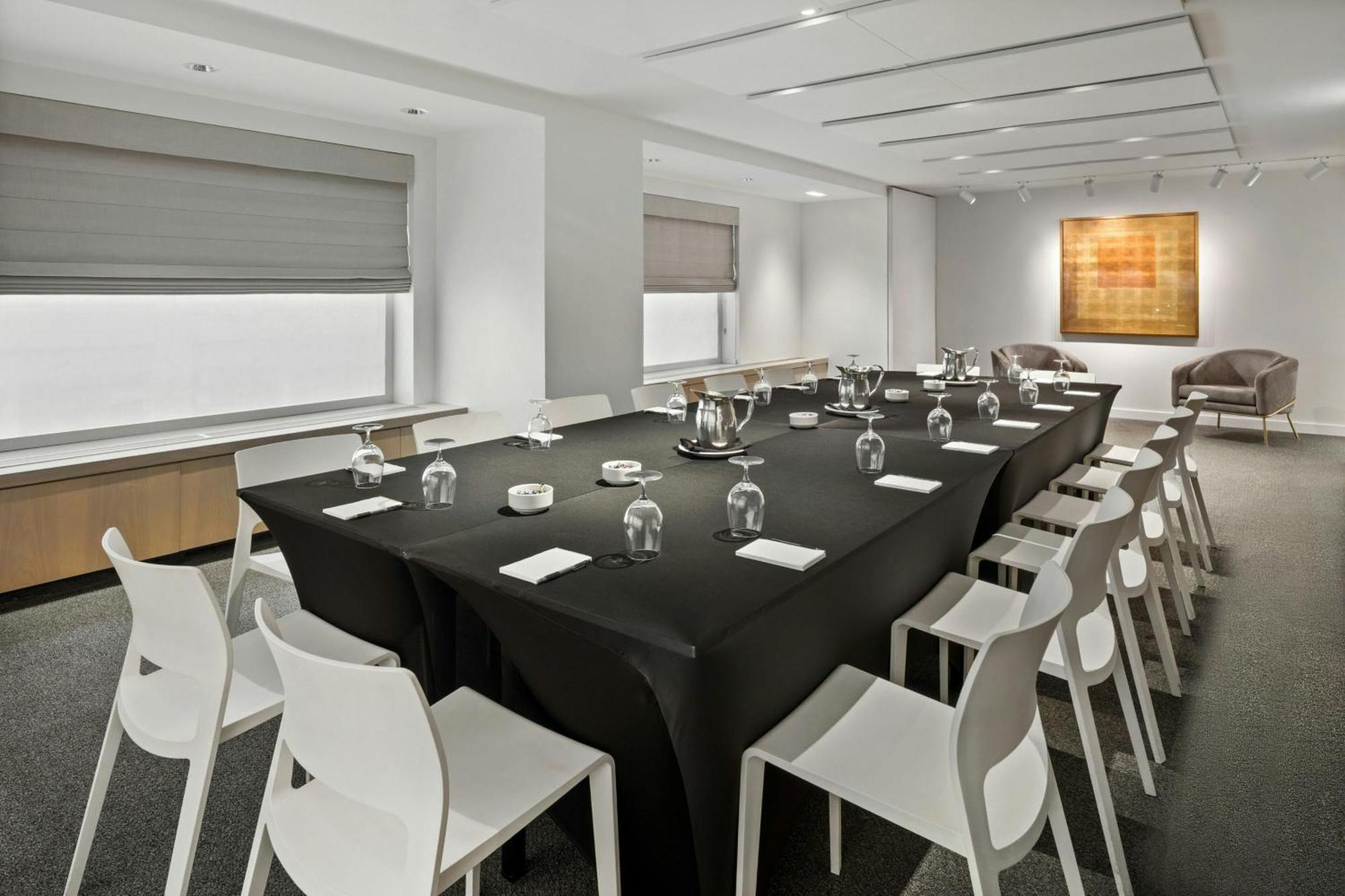 55 Downtown 4*