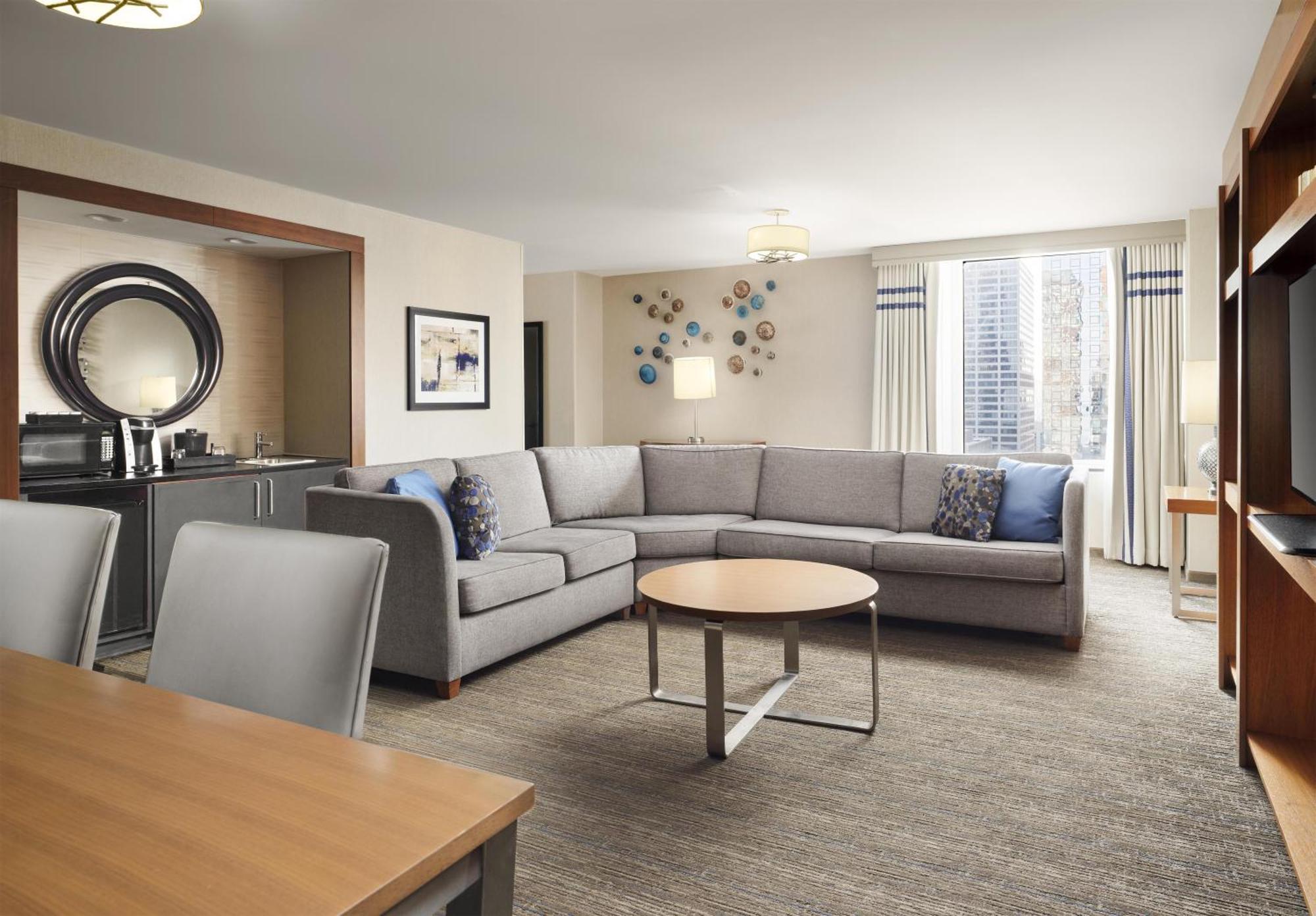Embassy By Hilton Downtown Magnificent Mile 4*