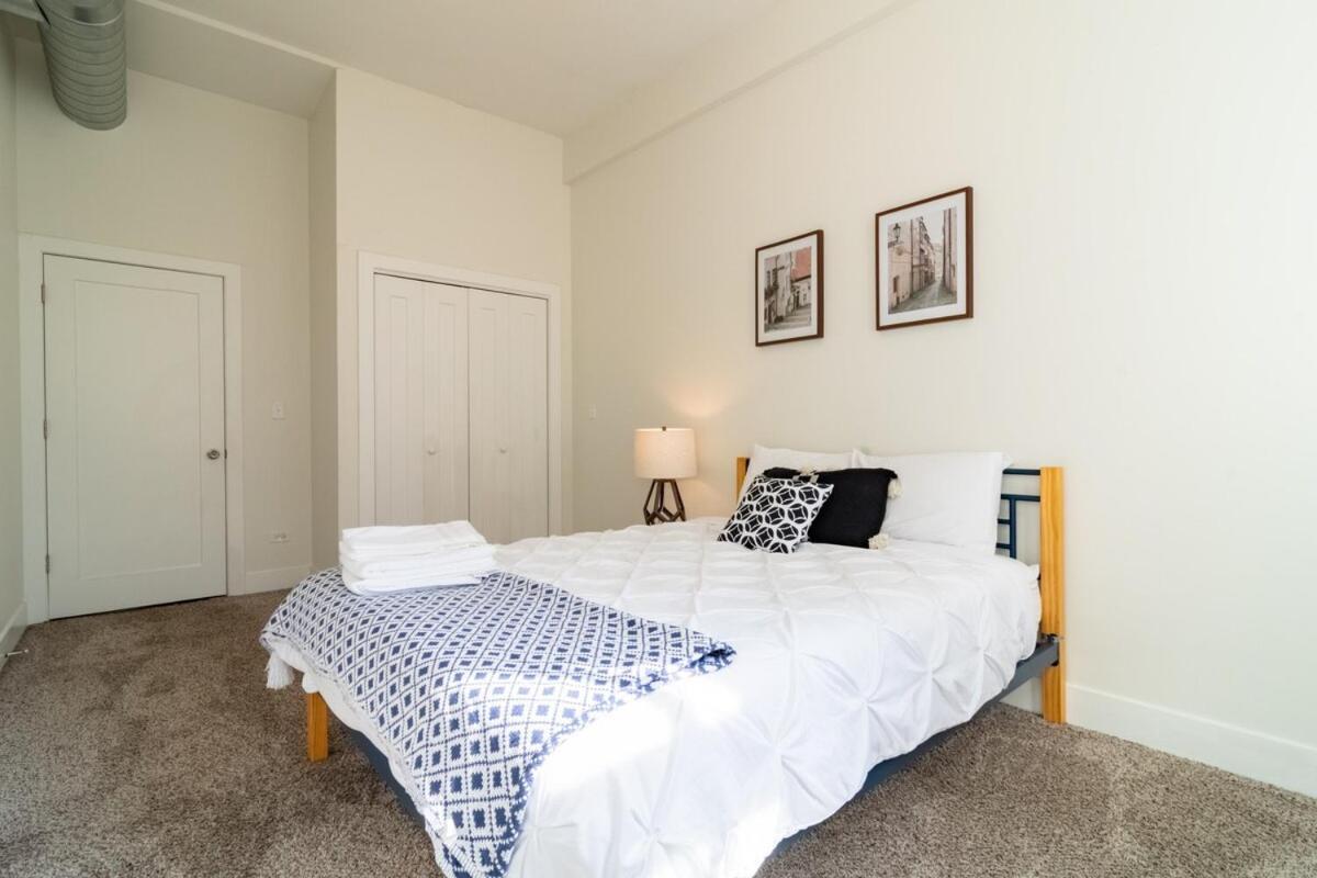 Stylish Cozy 3br 420 Friendly With Gym Near Mccormick Place, Grant Park And Soldier Field *