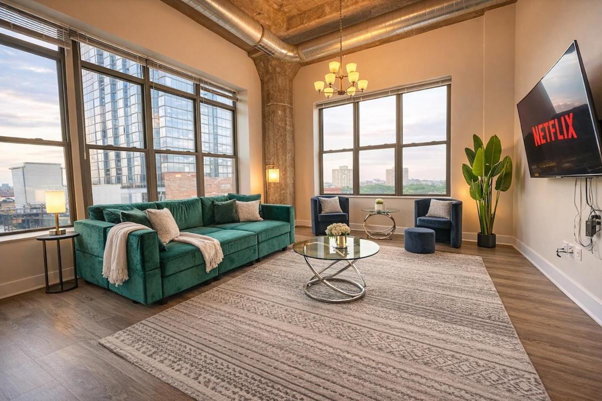 Apartment Spacious 3br Corner With Optional Parking And Gym Access Near Mccormick Place, Grant Park And Soldier Field *