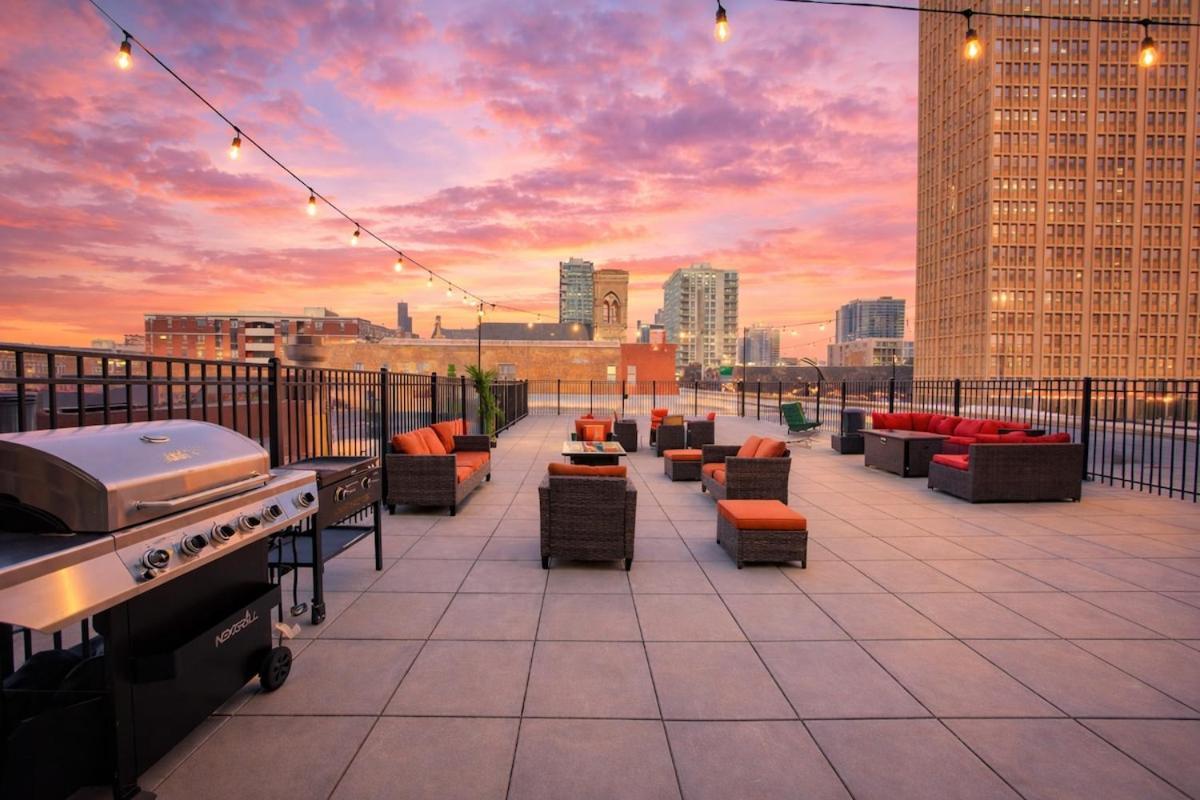 Luxury 2br With Optional Parking And Gym Access Near Mccormick Place And Soldier Field *