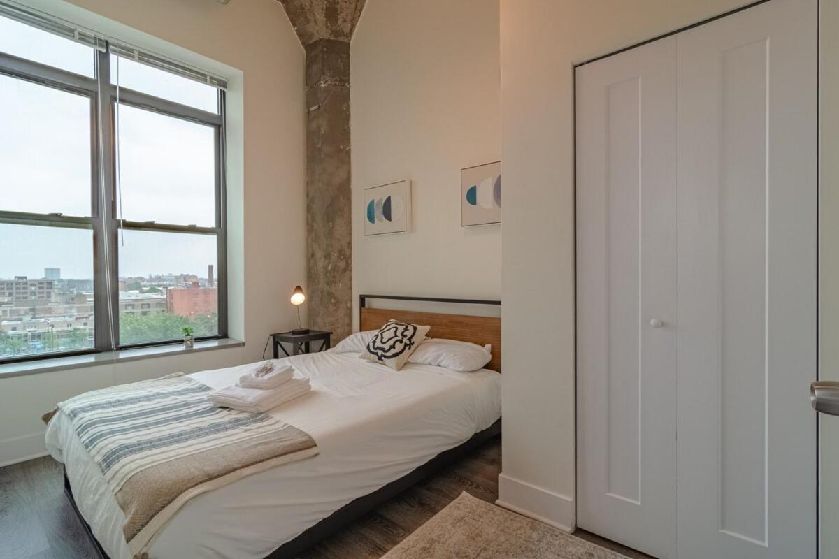 Luxury 2br With Optional Parking And Gym Access Near Mccormick Place And Soldier Field Chicago