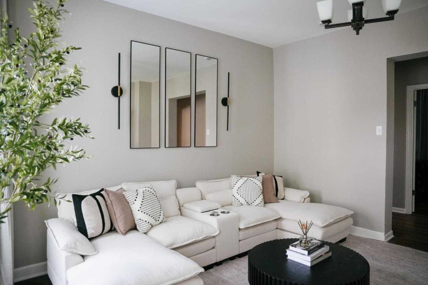 Sleeps 18 7br Gym Game Theater * Chicago