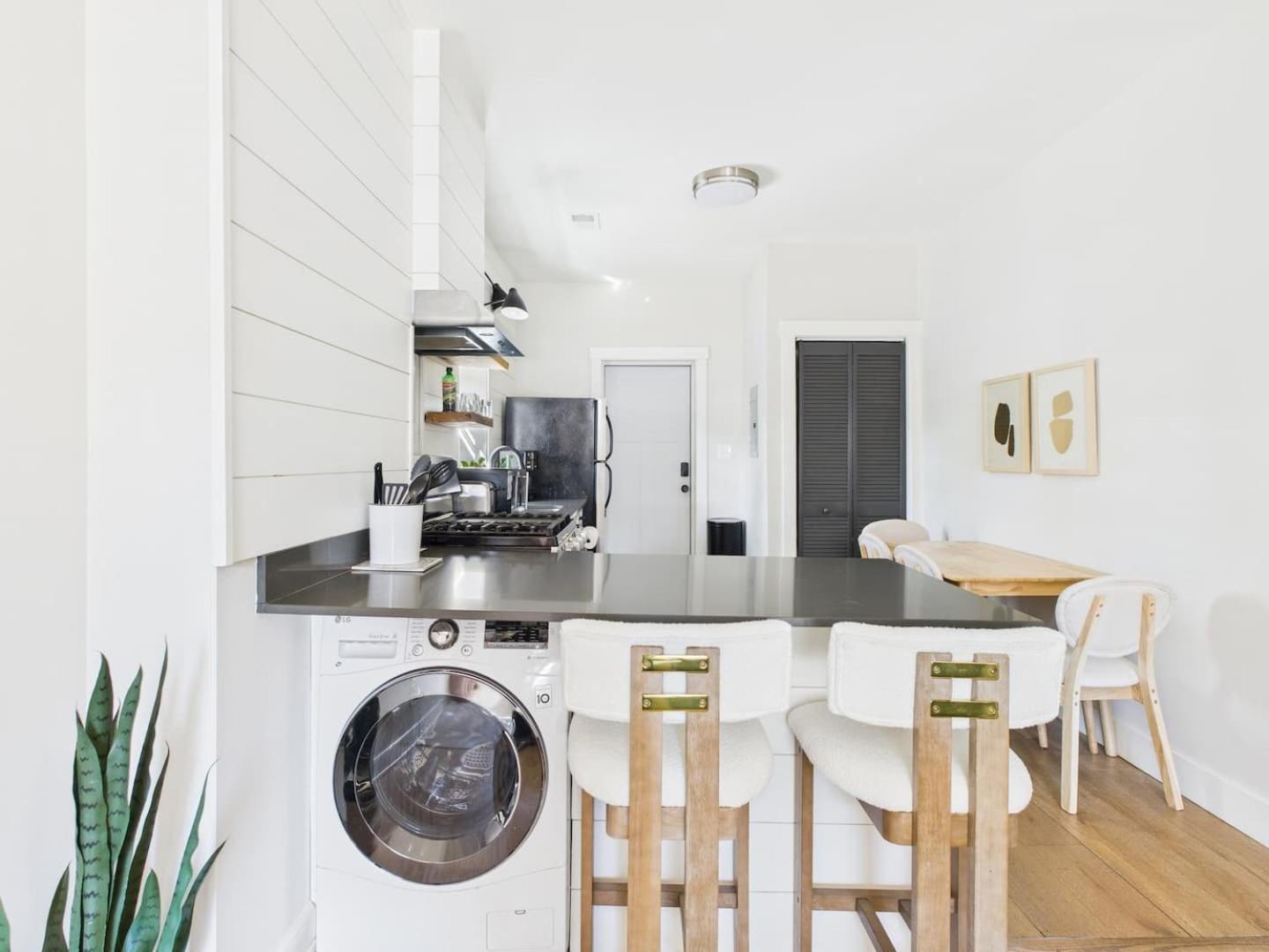 Apartment Luxe Retreat Game Room, Deck Fire Pit Chicago