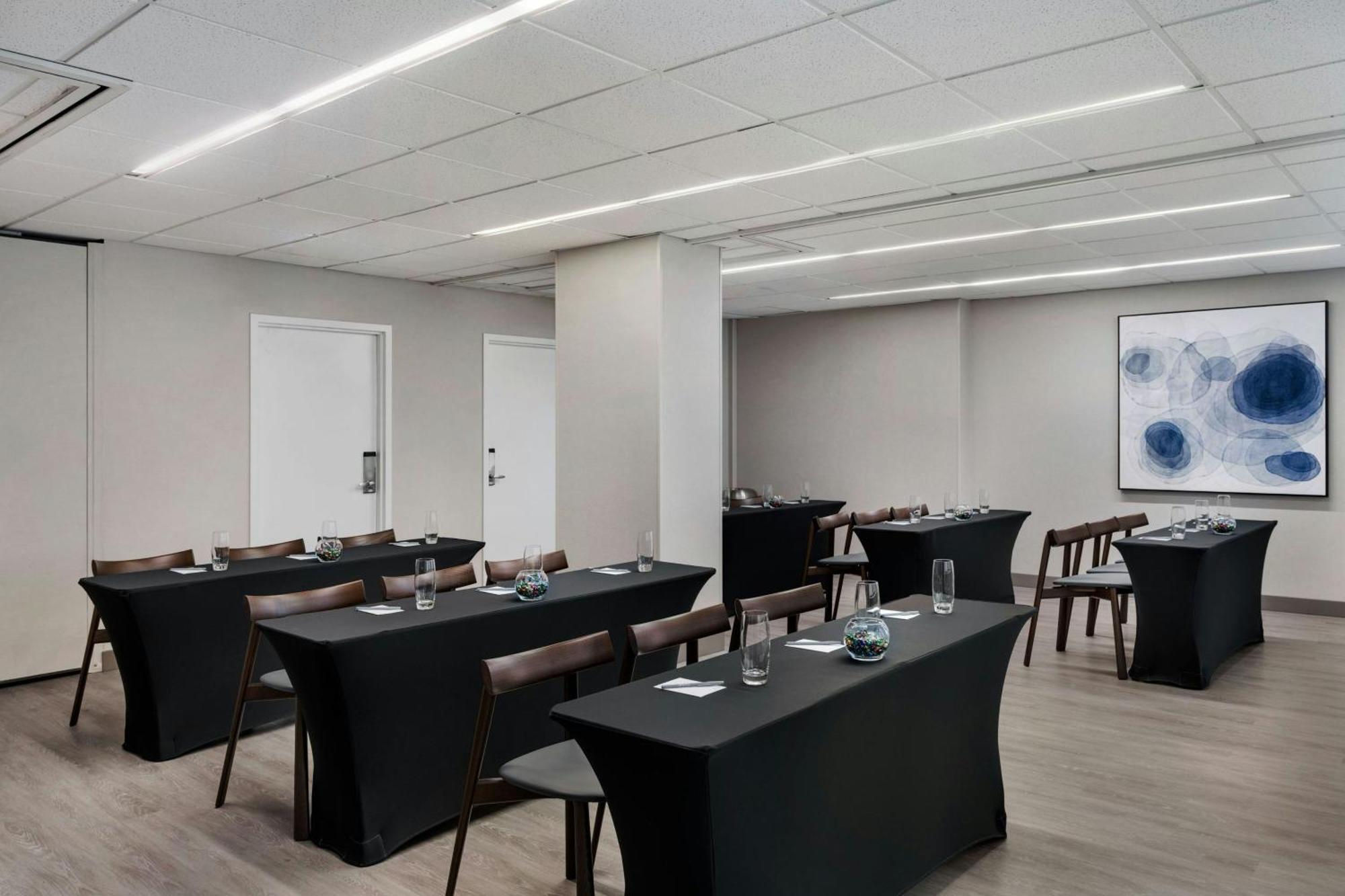 Fairfield And Downtown/ Magnificent Mile 3*