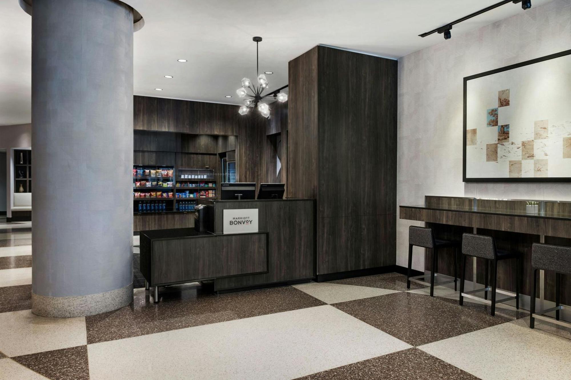 Hotel Fairfield And Downtown/ Magnificent Mile