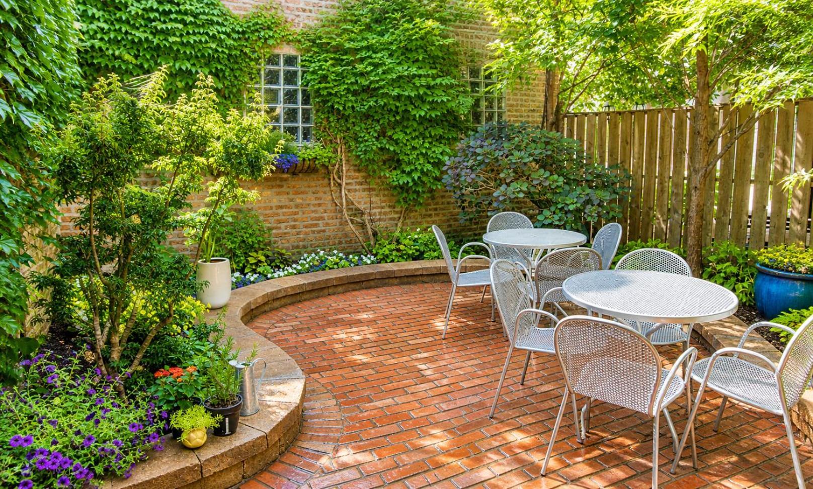 House 5863- Chicago's Premier Bed & Breakfast 4*