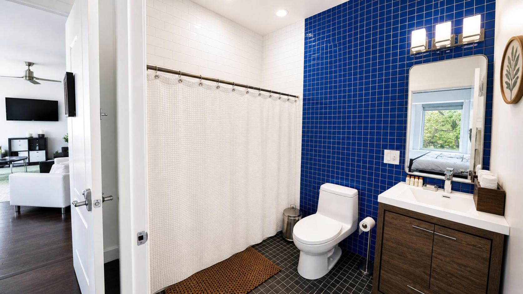 House 5863- Chicago's Premier Bed & Breakfast