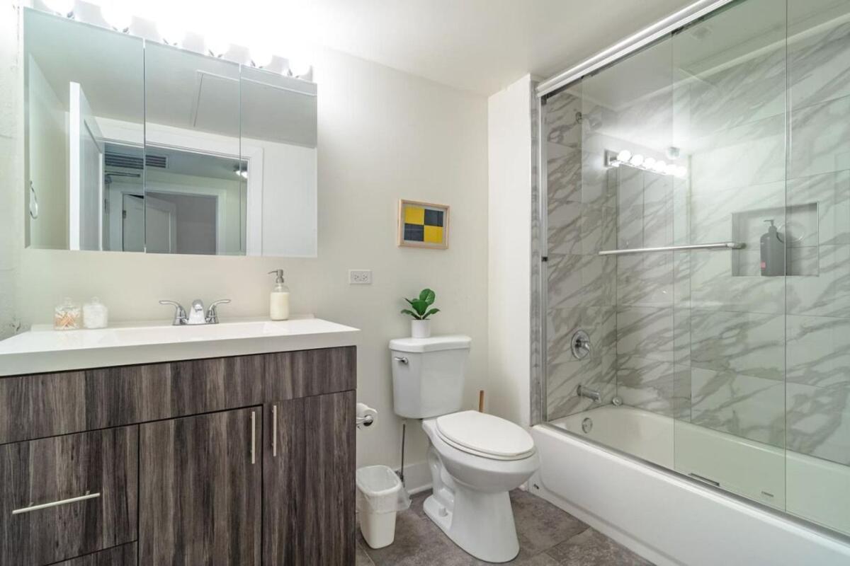 Mccormick Place Family Haven: Spacious 3br-2ba For 8 Chicago