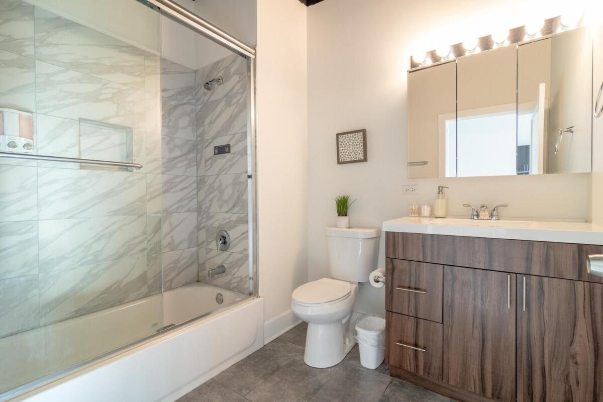 2br Perfect For Convention And Business Trips Near Mccormick Place, Arena, Soldier Field And Grant Park Chicago