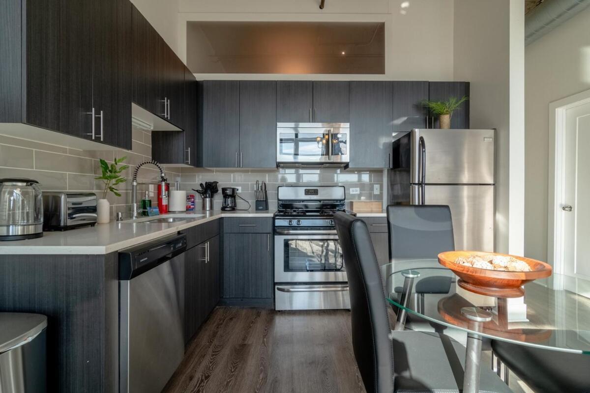 2br Perfect For Convention And Business Trips Near Mccormick Place, Arena, Soldier Field And Grant Park Apartment *