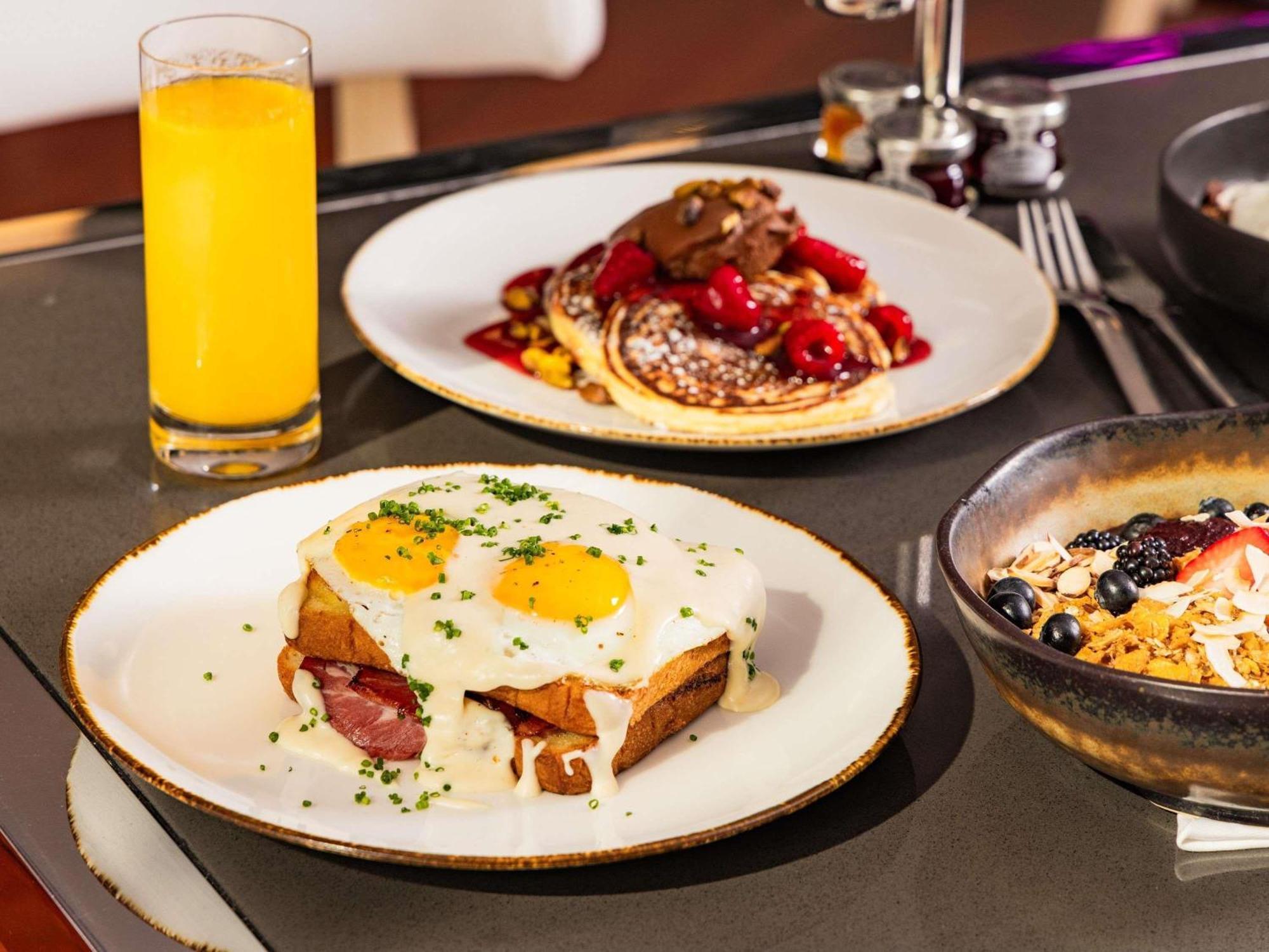 Hotel Sofitel Magnificent Mile 5*
