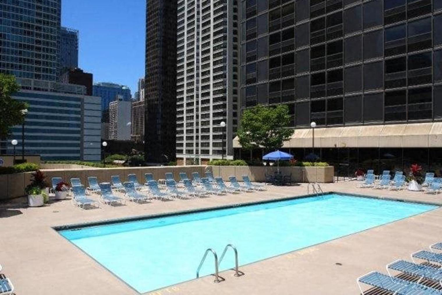 Streeterville W Pool Gym Nr Navy Pier Chi-787 * Chicago