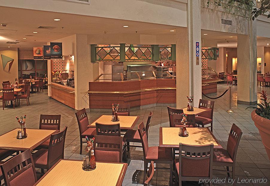 Hotel Embassy - Downtown River North 3*