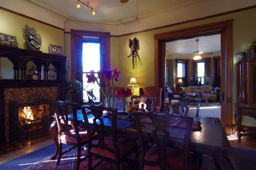 Welcome Manor Bed & Breakfast Chicago