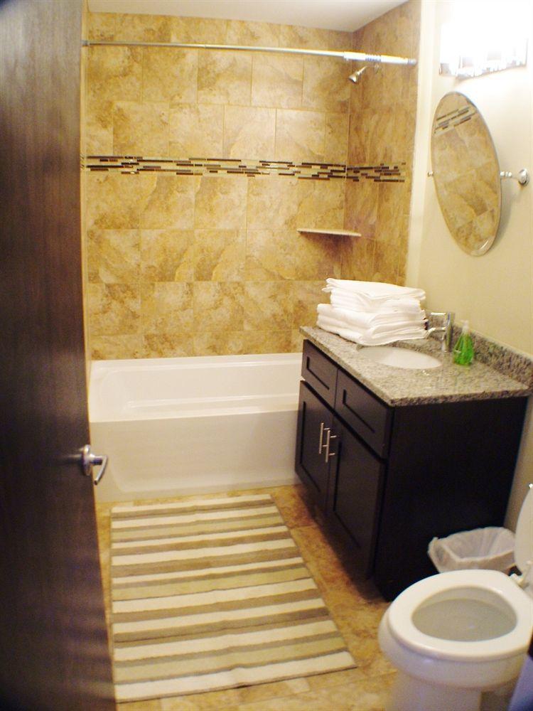 Wicker Park Bathhouse Apartment *