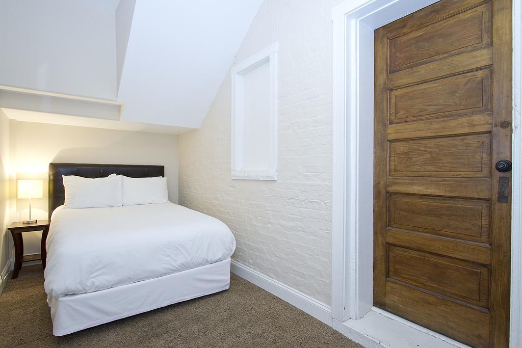 Three-bedroom On N Seminary Avenue Apt 1 *