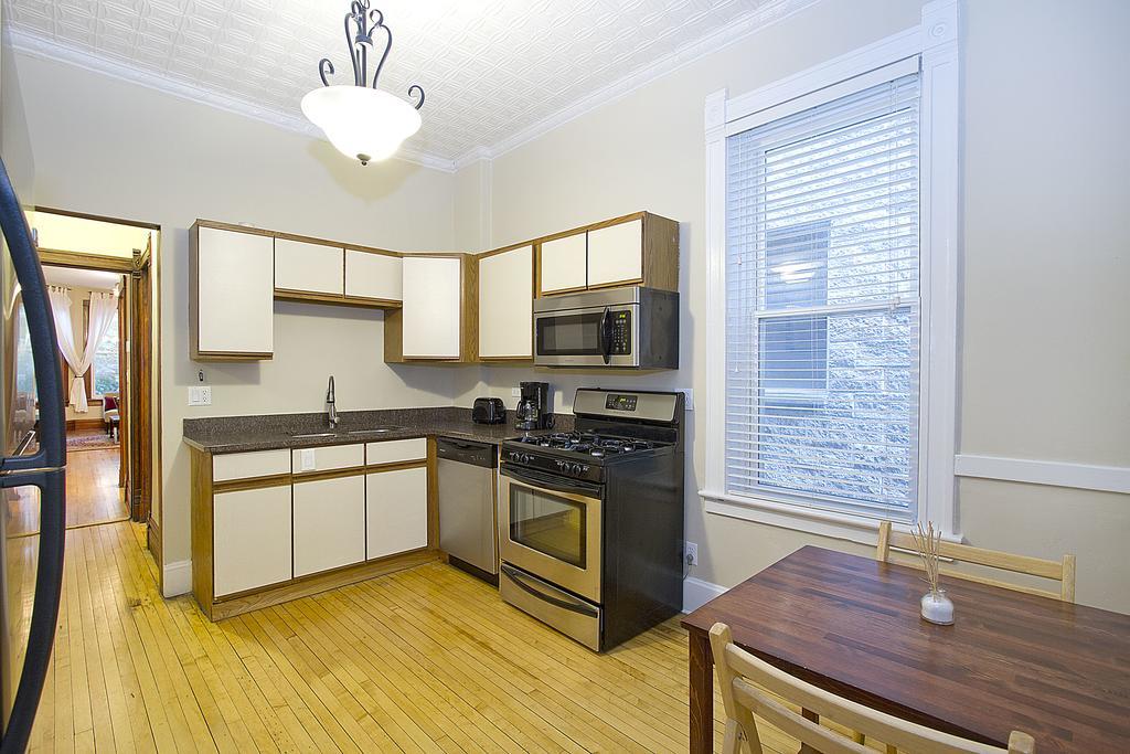 Apartment Three-bedroom On N Seminary Avenue Apt 1