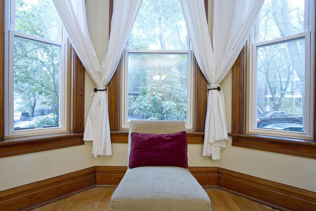 Apartment Three-bedroom On N Seminary Avenue Apt 1
