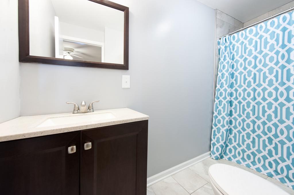 Five-bedroom On W Belmont Avenue Apt 3f