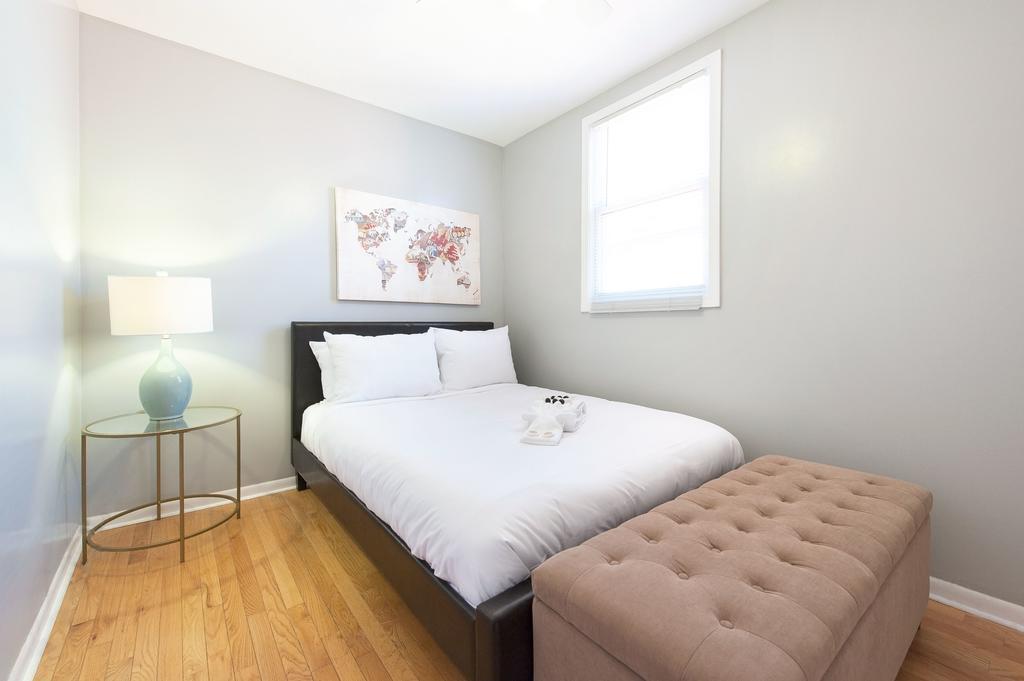 Apartment Five-bedroom On W Belmont Avenue Apt 3f