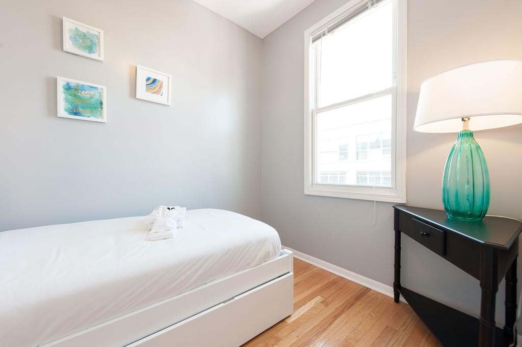 Five-bedroom On W Belmont Avenue Apt 3f
