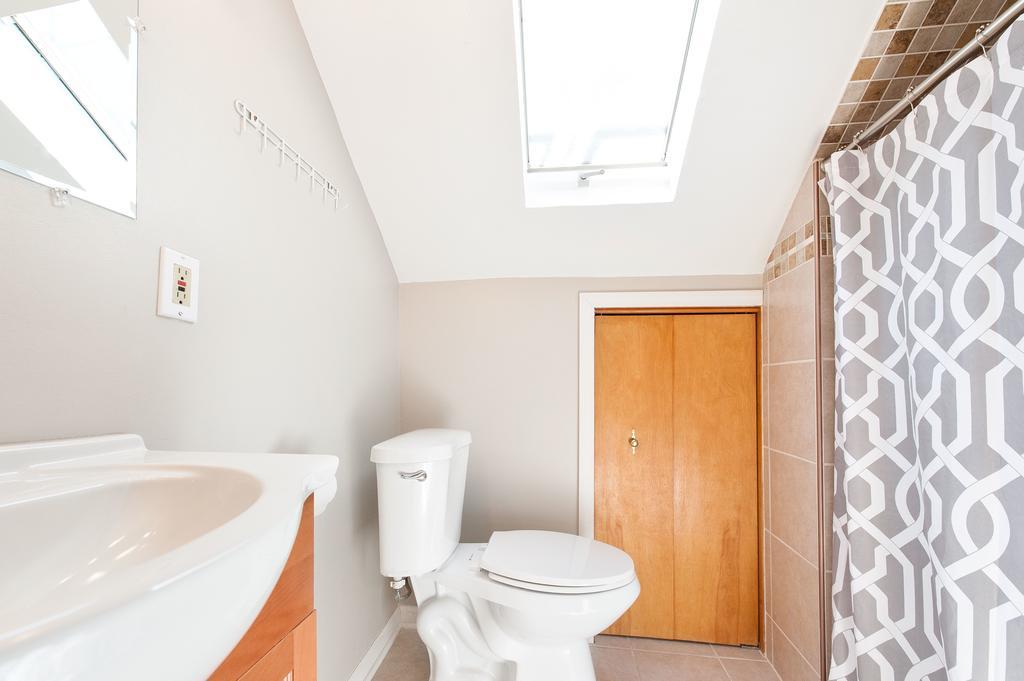 Apartment Five-bedroom On W Belmont Avenue Apt 3f