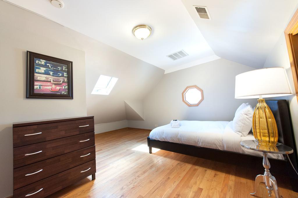 Apartment Five-bedroom On W Belmont Avenue Apt 3f *