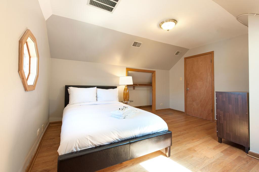 Five-bedroom On W Belmont Avenue Apt 3f *