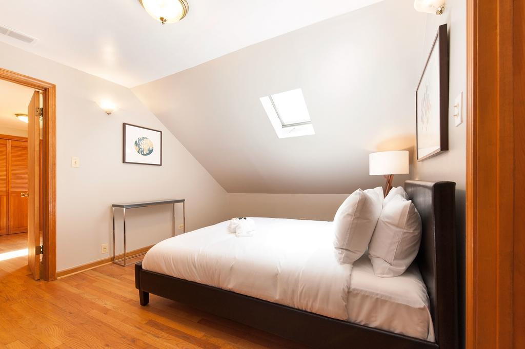 Five-bedroom On W Belmont Avenue Apt 3f