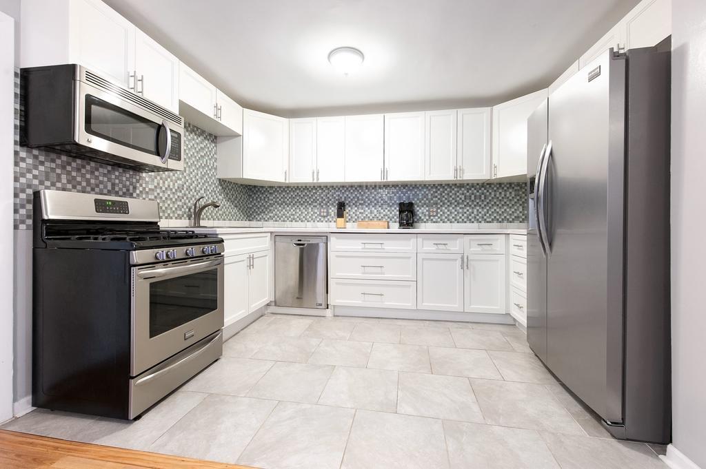 Five-bedroom On W Belmont Avenue Apt 3f Apartment Chicago