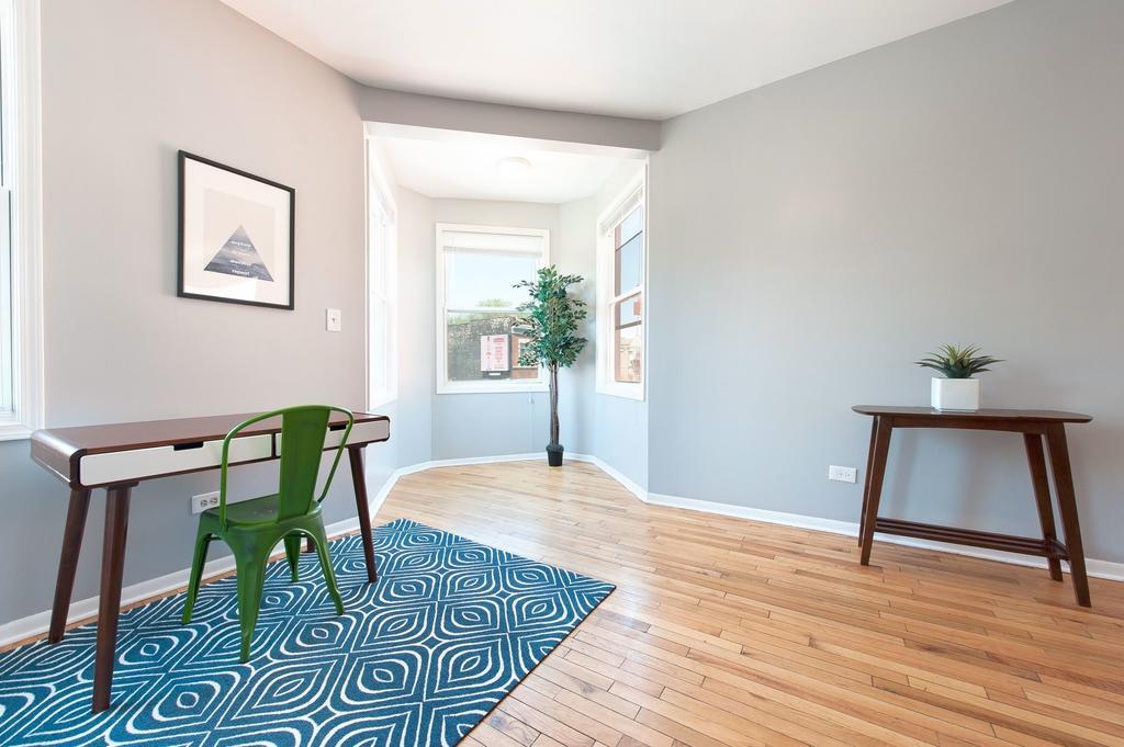 Five-bedroom On W Belmont Avenue Apt 3f
