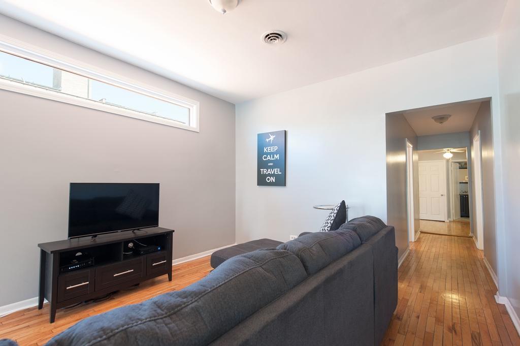 Five-bedroom On W Belmont Avenue Apt 3f * Chicago