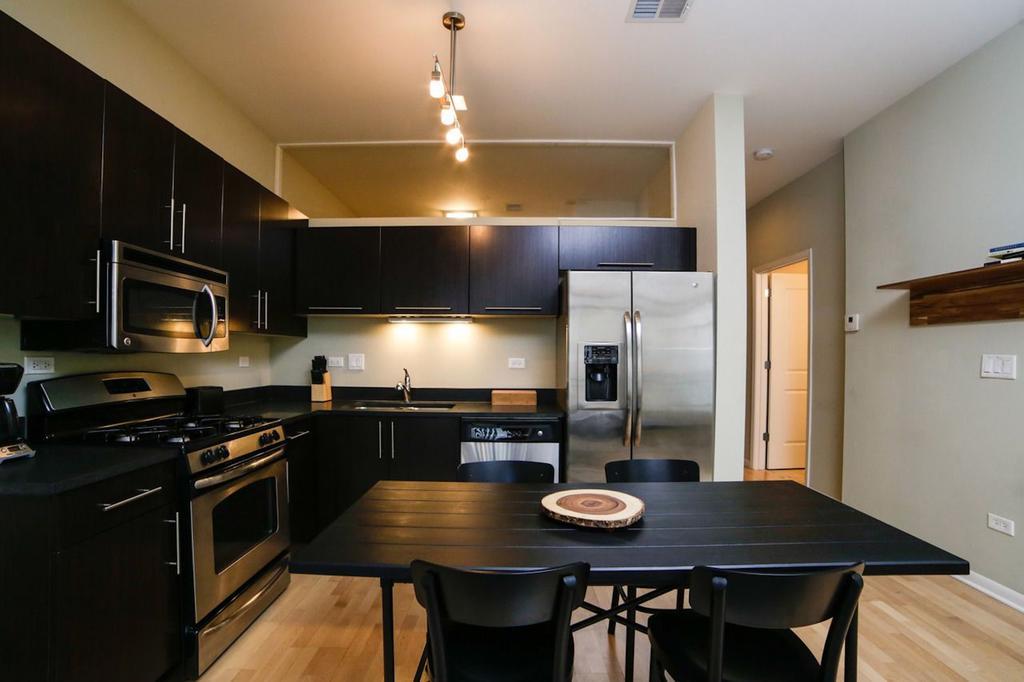 Two-bedroom On N Halsted Street Apt 302 Apartment
