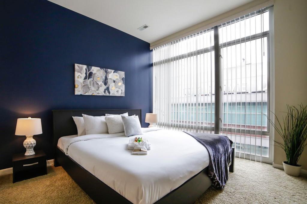 Apartment Two-bedroom On N Halsted Street Apt 302 *