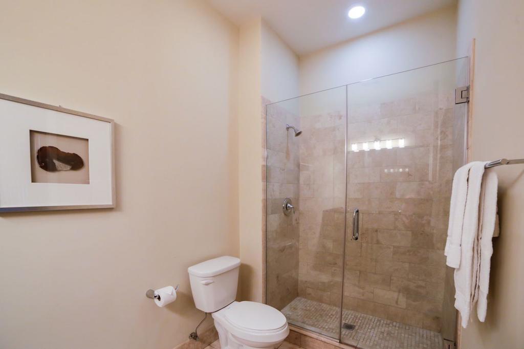 Two-bedroom On N Halsted Street Apt 302 Apartment Chicago