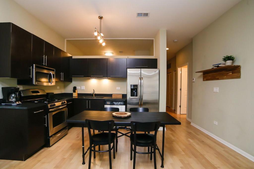 Two-bedroom On N Halsted Street Apt 302 Apartment
