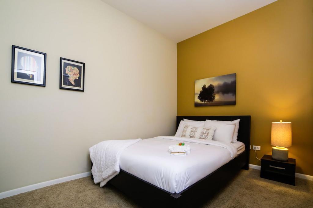 Apartment Two-bedroom On N Halsted Street Apt 302 Chicago
