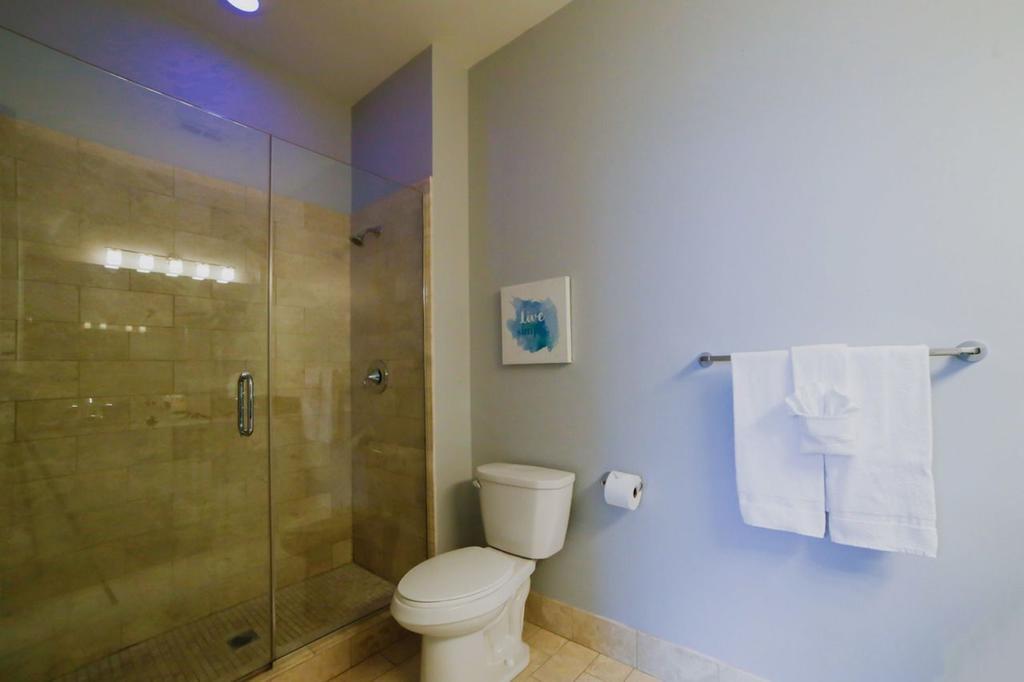 Two-bedroom On N Halsted Street Apt 301 Apartment