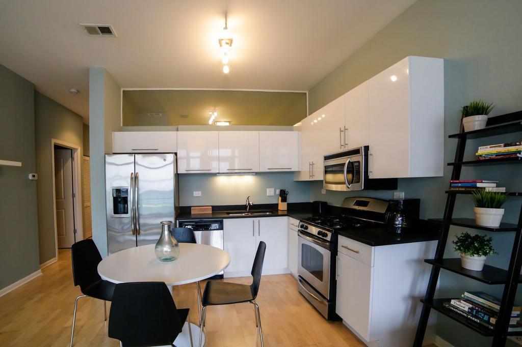 Two-bedroom On N Halsted Street Apt 301
