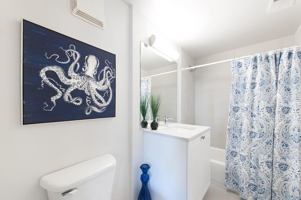 Apartment Studio On E Roosevelt Road Apt 705 *